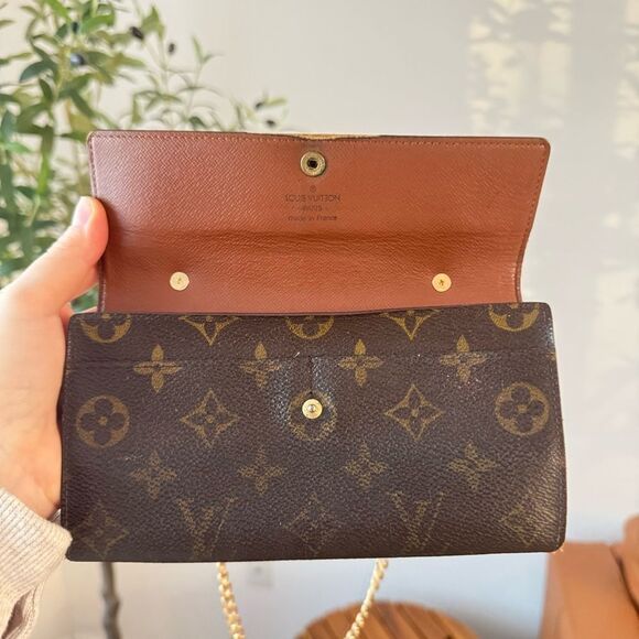 ✅AUTHENTIC✅LOUIS VUITTON WALLET ON A CHAIN - Picture 13 of 15